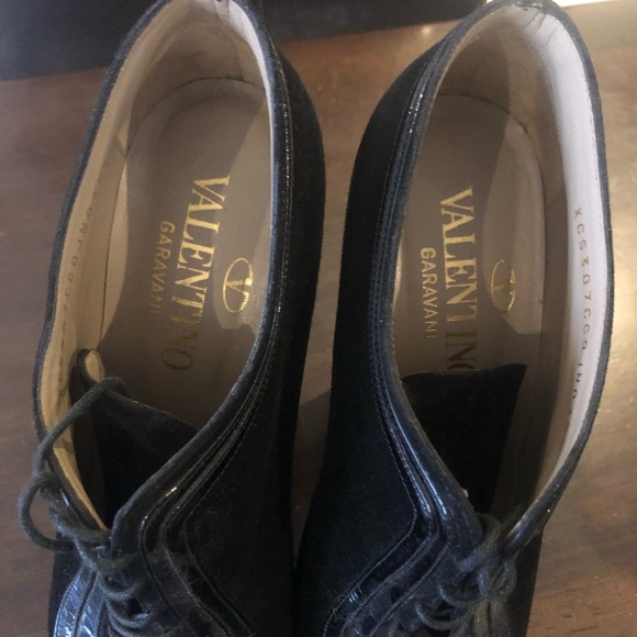 Suede Valentino Garavani ankle bootie - Picture 2 of 9